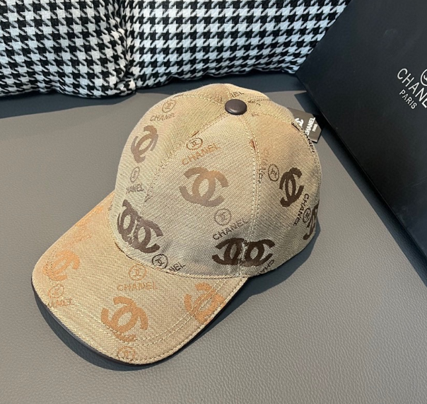 Chanel – Casquette CC Monogram Satin