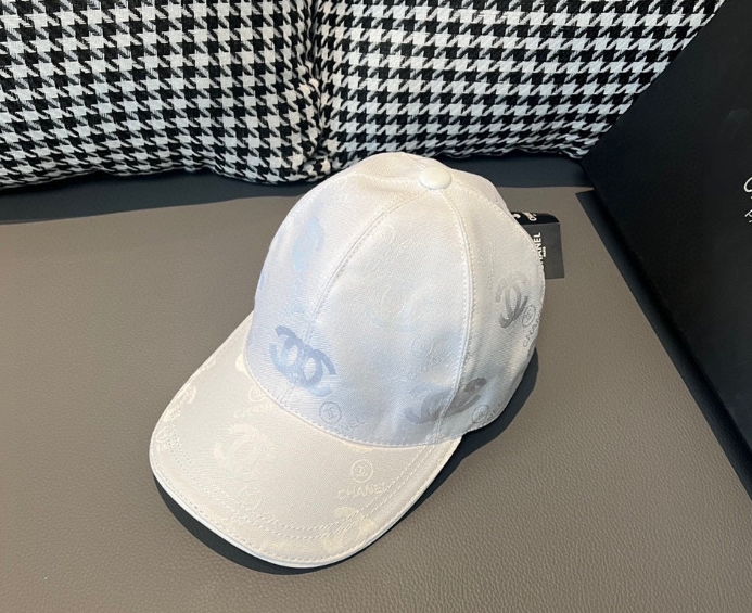 Chanel – Casquette CC Monogram Satin
