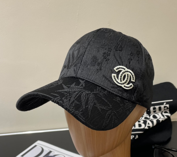 Chanel – Casquette CC Monogram Relief