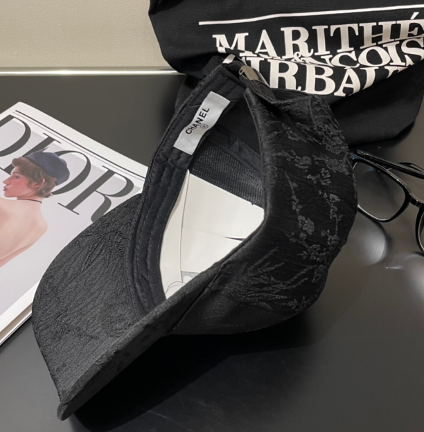 Chanel – Casquette CC Monogram Relief