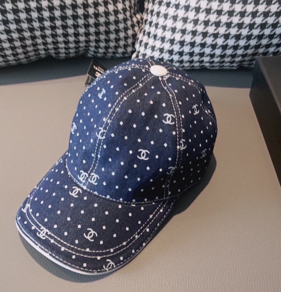 Chanel – Casquette CC Polka Monogram