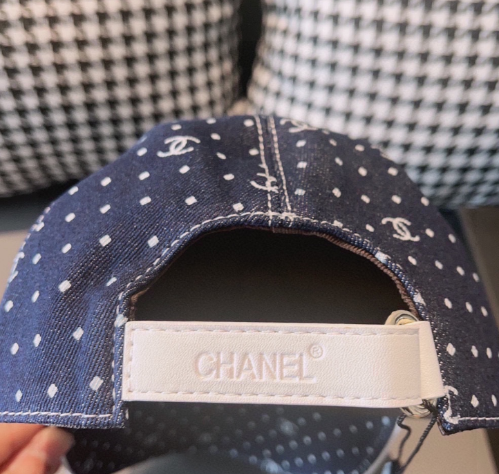 Chanel – Casquette CC Polka Monogram