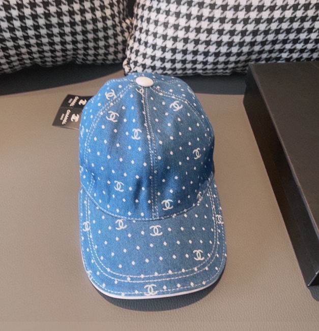 Chanel – Casquette CC Polka Monogram