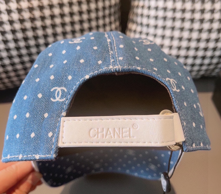 Chanel – Casquette CC Polka Monogram