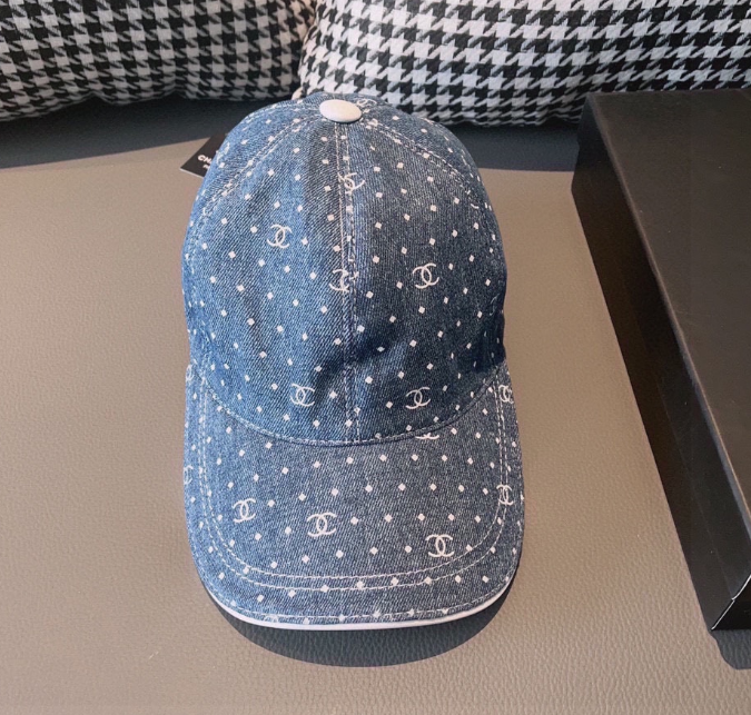 Chanel – Casquette CC Polka Monogram