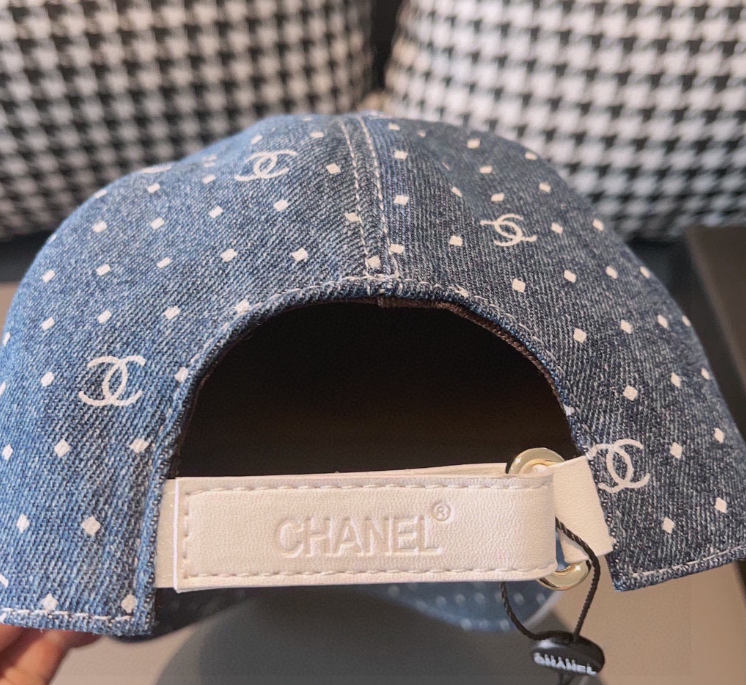 Chanel – Casquette CC Polka Monogram