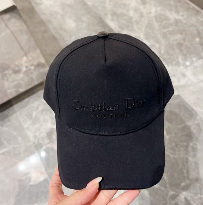 Dior – Casquette Couture Signature