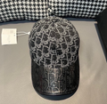 Chanel – Casquette Monogram Logo Metal