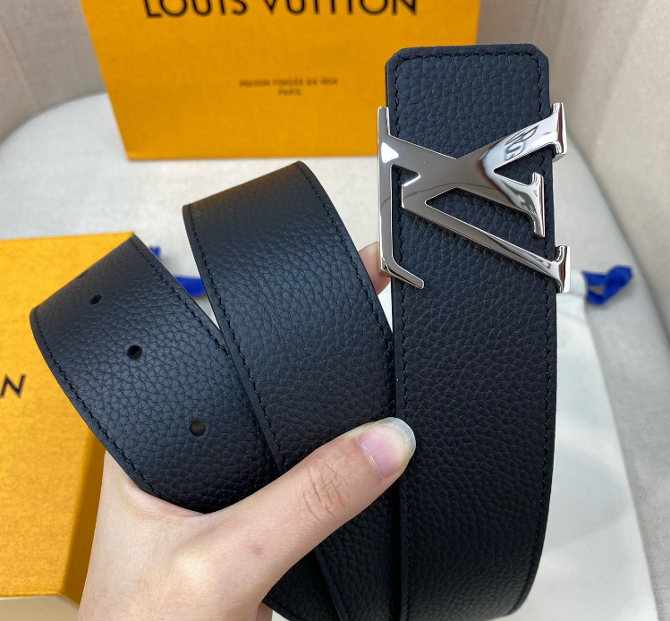 Ceinture Louis Vuitton LV Initiales Cuir Grainé Signature