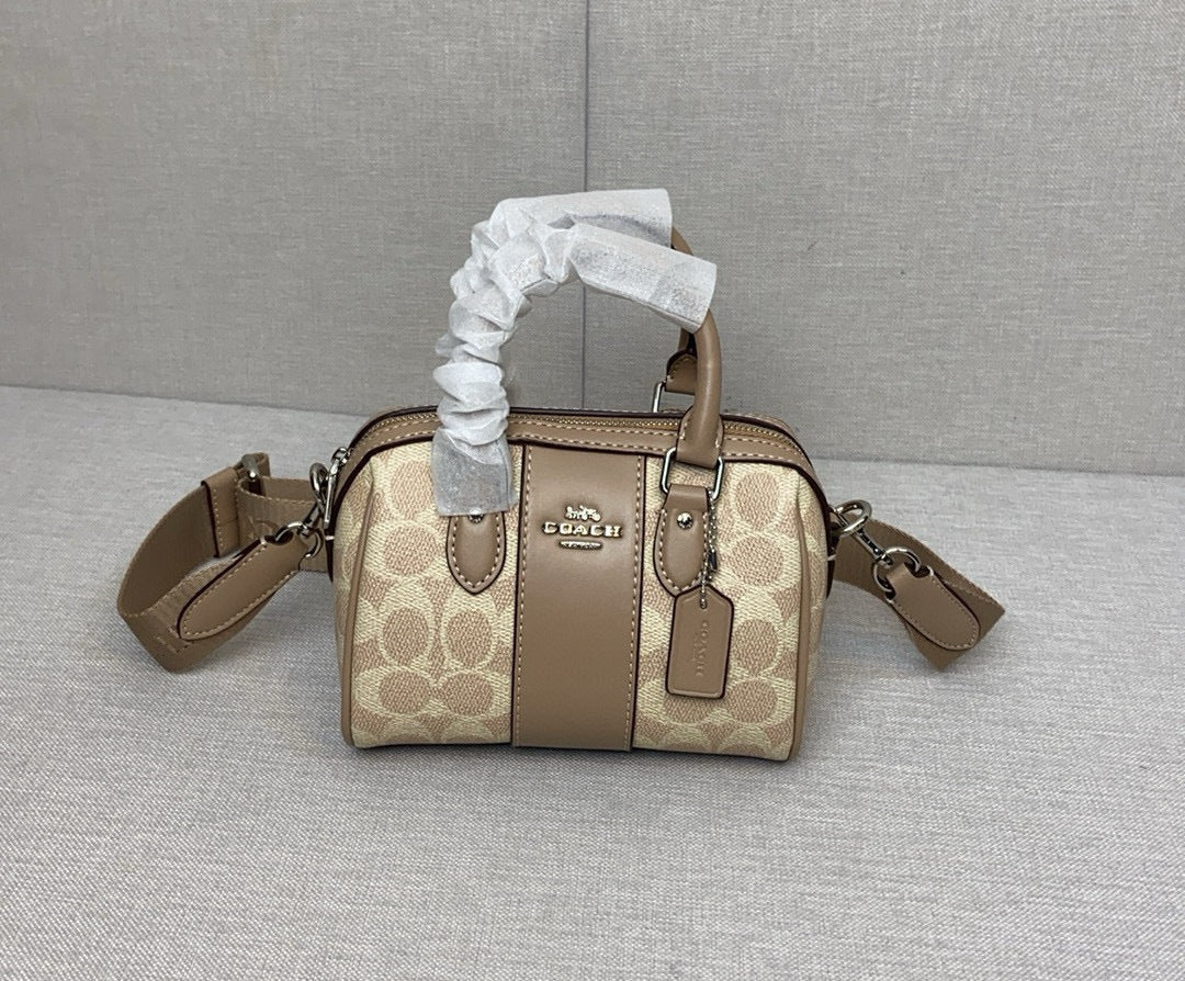 Le sac seau Boston Rowan de Coach
