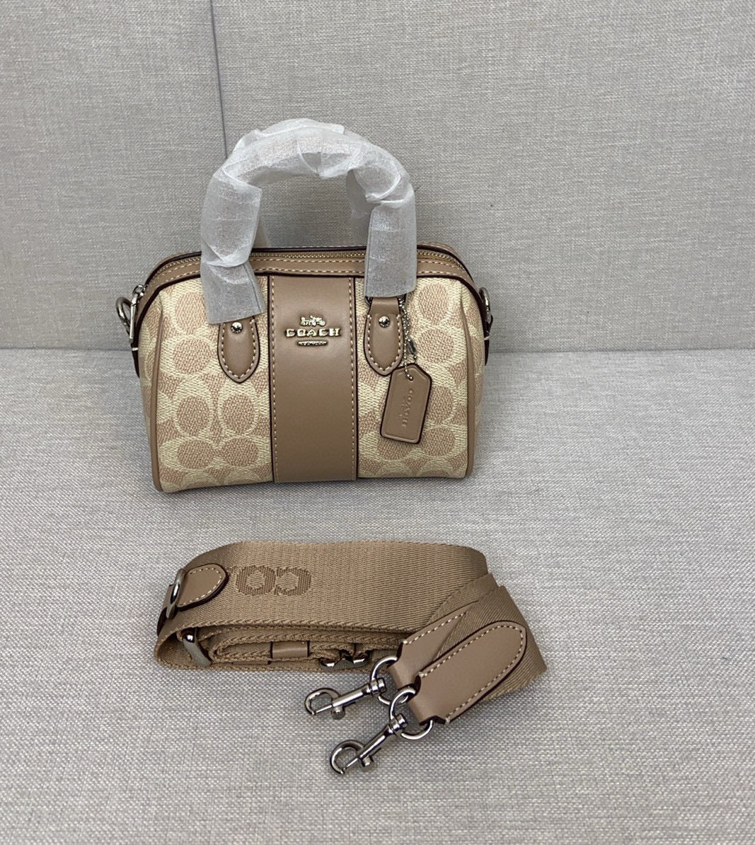 Le sac seau Boston Rowan de Coach