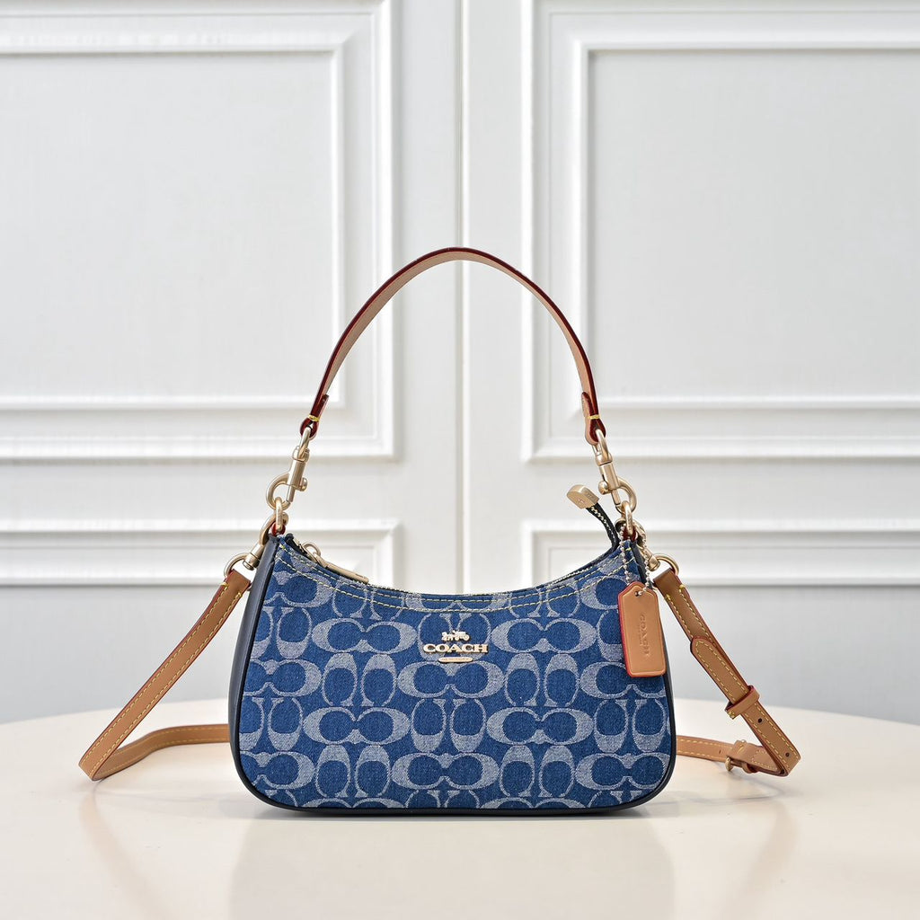 Le Coach Teri Shoulder Bag bleu et violet