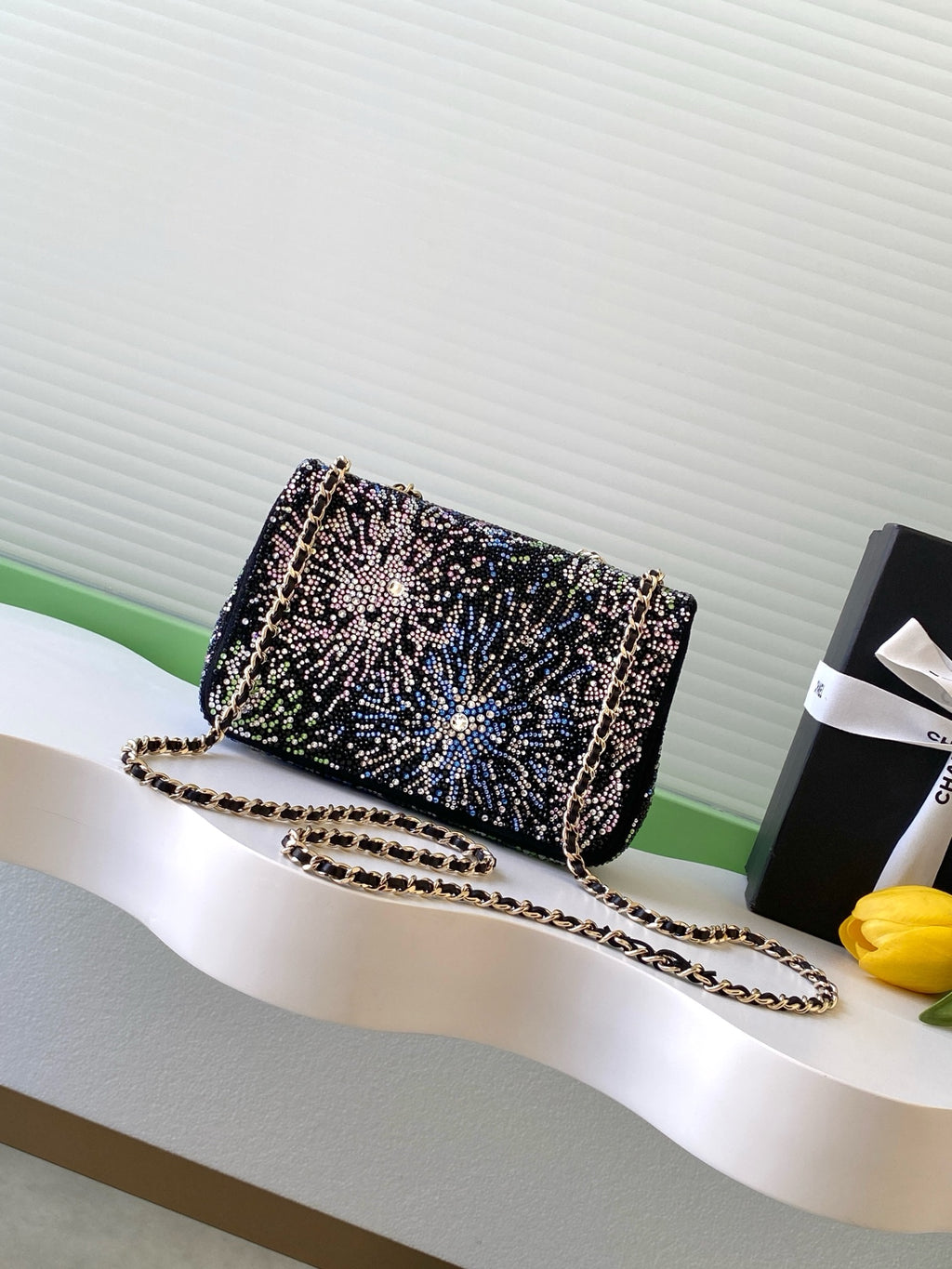 Sac Classic Flap orné de strass