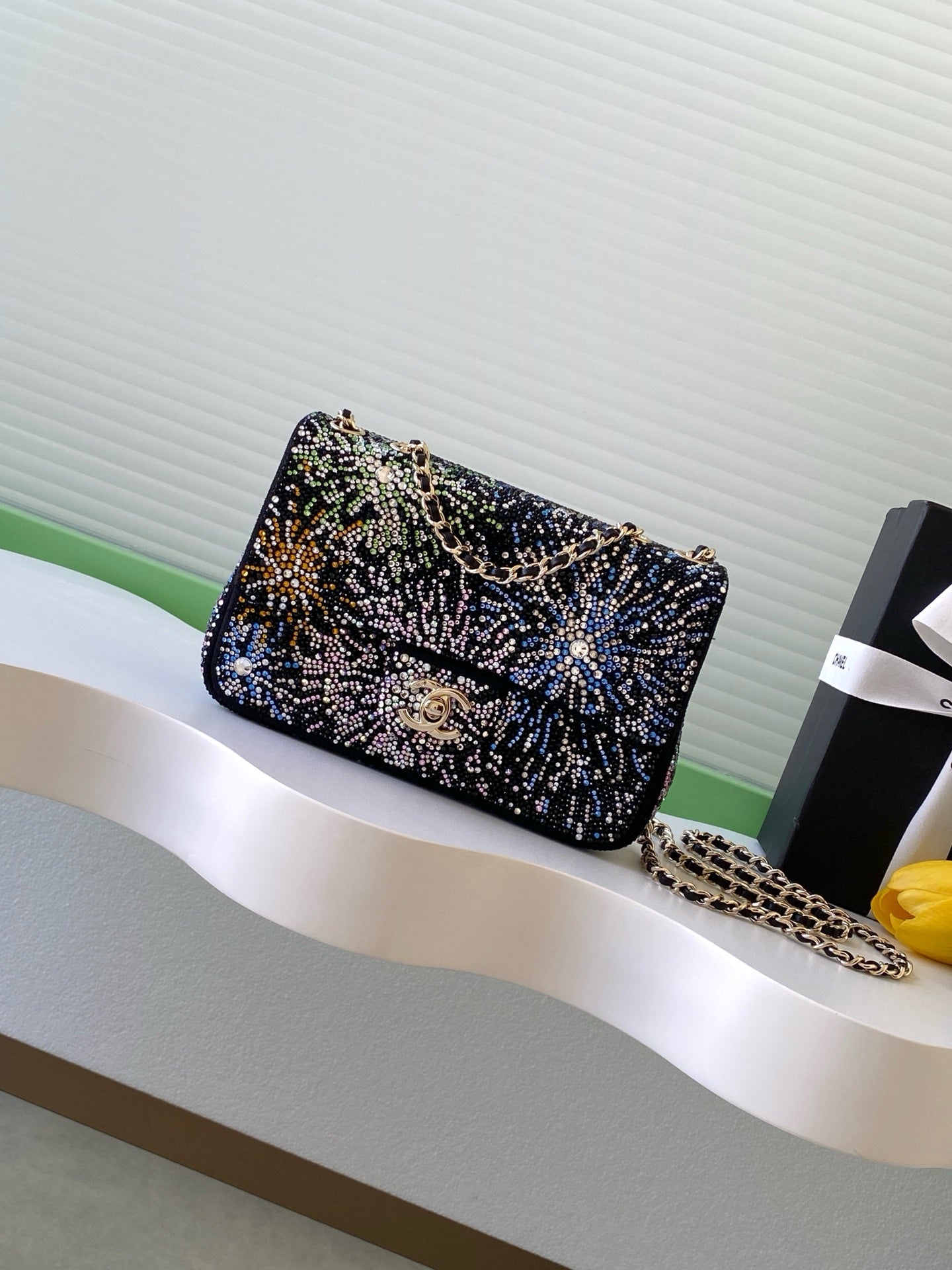 Sac Classic Flap orné de strass